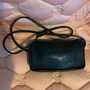 Carriage Court Elegant Black Leather Crossbody Bag